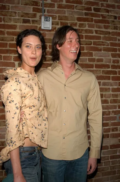 Shalom Harlow y Adrian Butchart — Foto de Stock