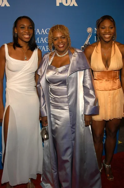 Venus William e Serena Williams e mãe — Fotografia de Stock