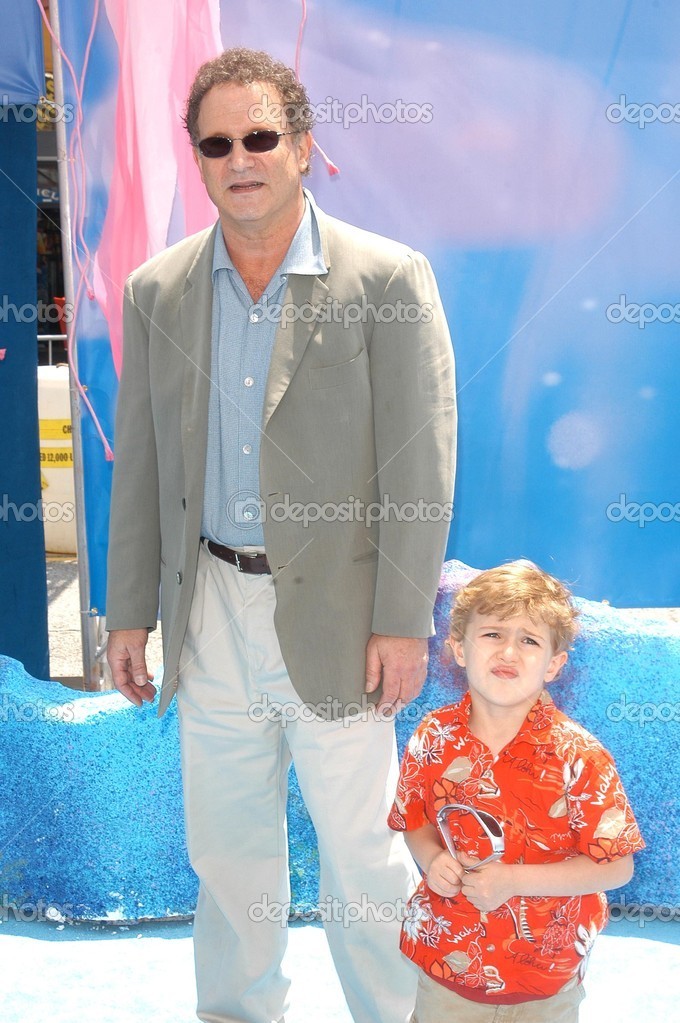Albert Brooks and son Jacob Stock Editorial Photo © s_bukley 17722331