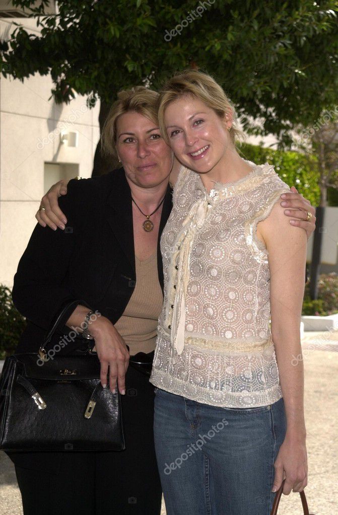 Kelly Rutherford and friend — Stock Editorial Photo © s_bukley #17724253