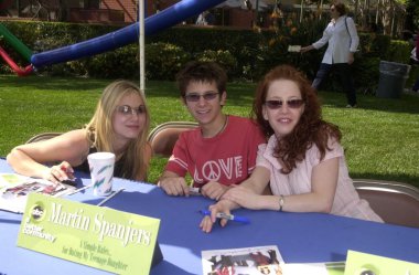 Kaley cuoco ve martin spanjers ve amy davidson