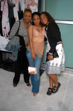 Christina milian ile annesi carmen ve rahibe elizabeth