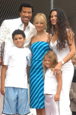 Lionel richie, karım diane, oğlu miles, kızı sophia ve nicole