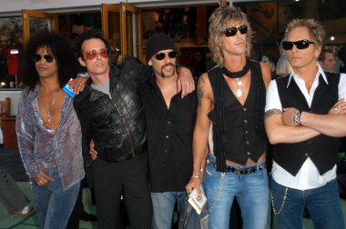 Kaynak eğik çizgi, scott weiland, dave kushner, duff mckagan ve matt sorum
