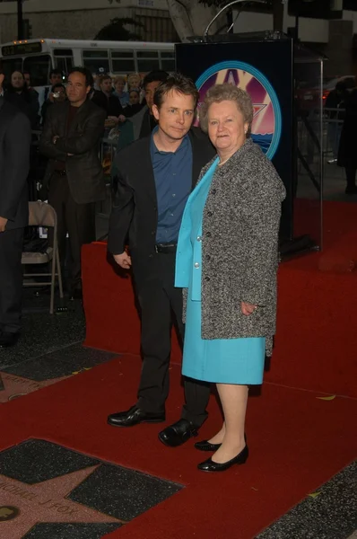 Michael J. Fox ja äiti Phyllis — kuvapankkivalokuva