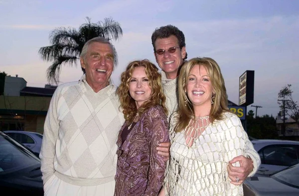 Jerry Douglas and wife Kim with Tracey E. Bregman and husband Ronald Recht — Stock Photo, Image