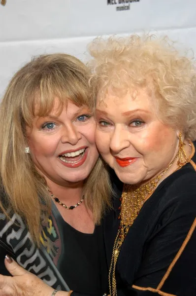 Sally Struthers and Estelle Harris — Stock Photo, Image