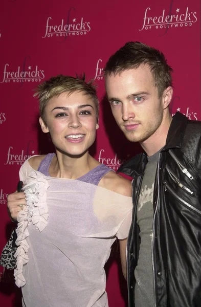 Samaire Armstrong e Aaron Paul — Foto Stock