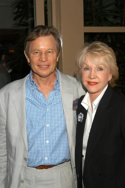 Michael York y su esposa Pat — Foto de Stock