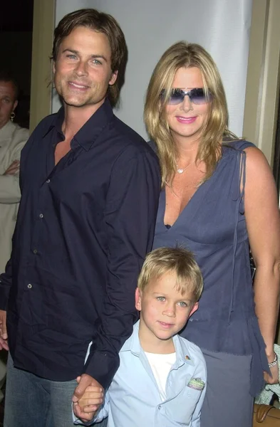 Rob Lowe, esposa Sheryl Berkoff e filho — Fotografia de Stock