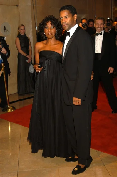 Denzel Washington and wife Pauletta — Stock Photo, Image