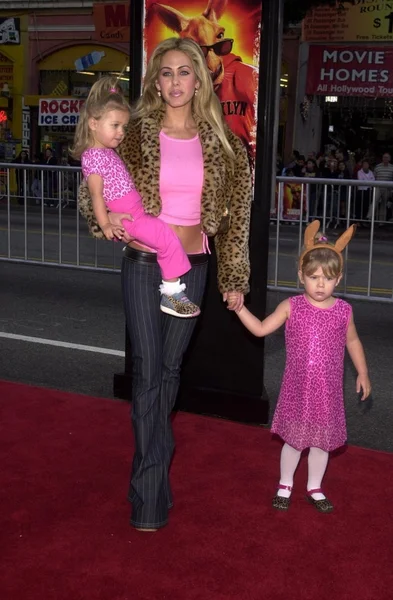 Shauna Sand and daughters — Stock Photo, Image