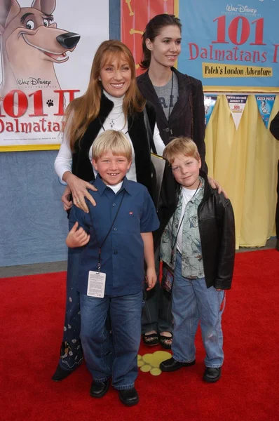 Jane Seymour and kids — Stock Photo, Image