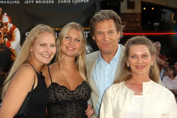 Felesége, Susan, és a lánya Jesse és Hayley Jeff Bridges — Stock Fotó