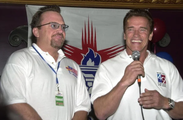 Tom Arnold e Arnold Schwarzenegger — Fotografia de Stock