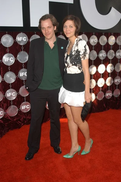 Peter Sarsgaard y Maggie Gyllenhaal — Foto de Stock