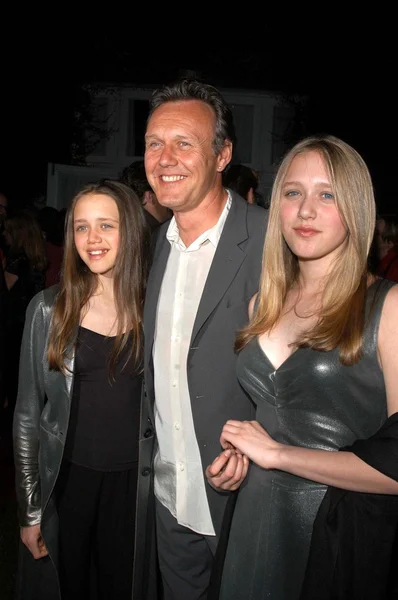 Anthony Head and daughters — Stock Photo, Image