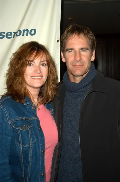 Scott Bakula y su esposa Chelsea Field —  Fotos de Stock