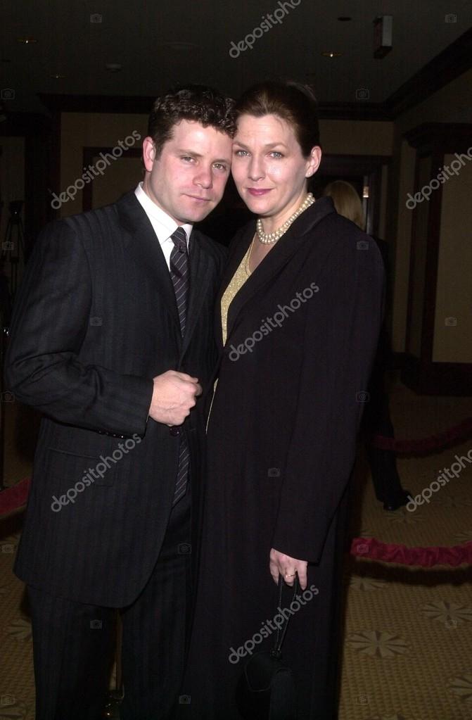 Sean Astin y su esposa Christine Astin — Foto editorial de stock © s