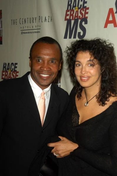 Sugar Ray Leonard and wife — Stock Photo, Image