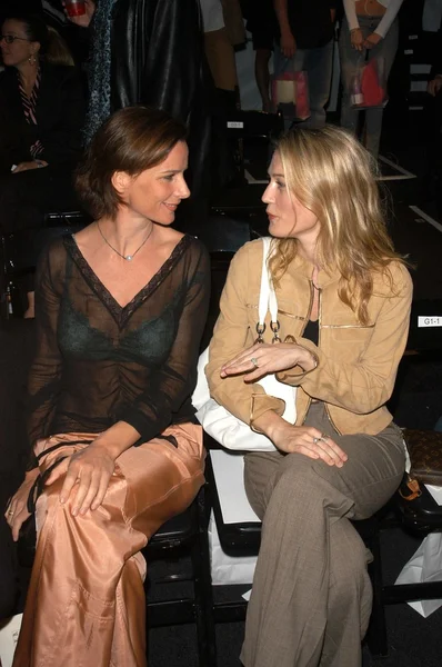 Rachel griffiths und sarah wynter — Stockfoto