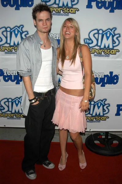 Shane west ve kaley cuoco — Stok fotoğraf