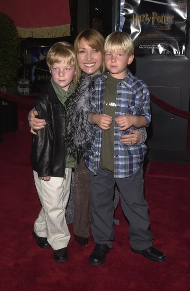 Jane Seymour with sons Chris and John — Stock Photo, Image