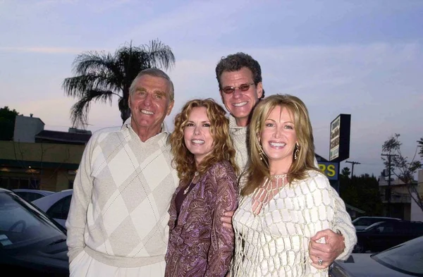 Jerry Douglas e esposa Kim com Tracey E. Bregman e marido Ronald Recht — Fotografia de Stock