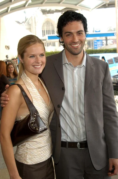 Maggie lawson i reid scott — Zdjęcie stockowe