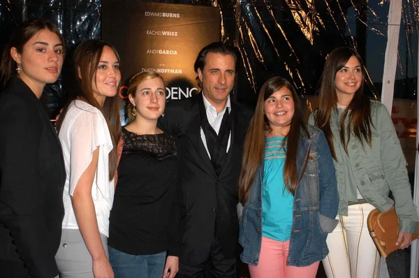 Andy Garcia y su familia — Foto de Stock