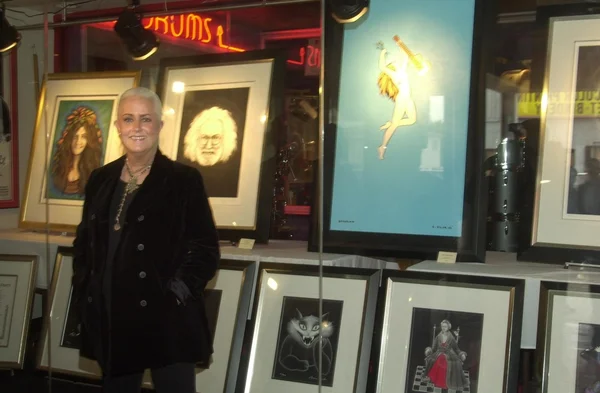 Grace Slick and her paintings — Stock Photo, Image