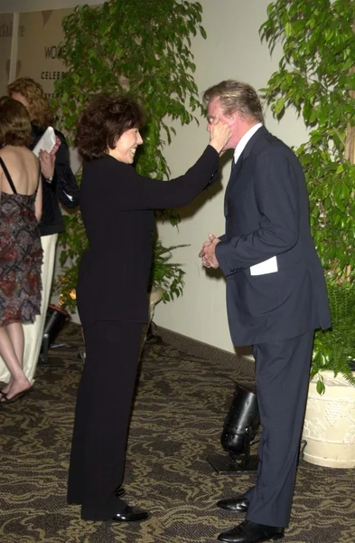 Lily tomlin i gary busey — Zdjęcie stockowe