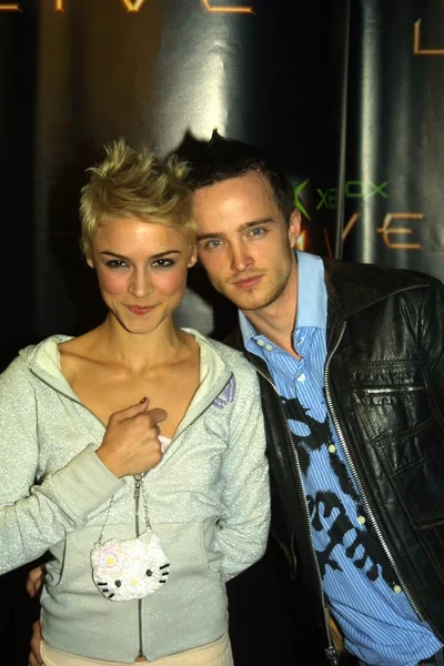 Samaire armstrong a aaron paul — Stock fotografie