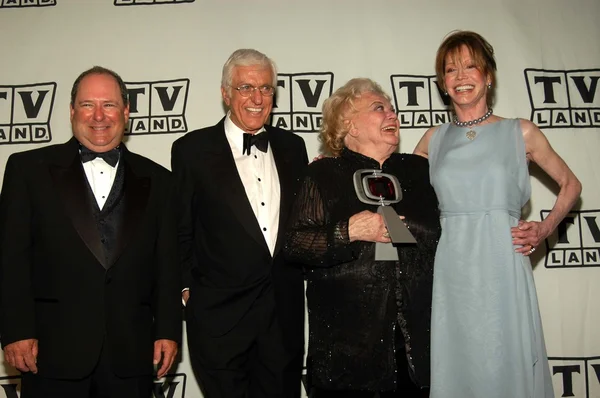 Larry Matthews, Van Dyke, Rose Marie e Mary Tyler Moore — Foto Stock