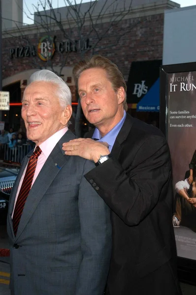 Kirk douglas i michael douglas — Zdjęcie stockowe