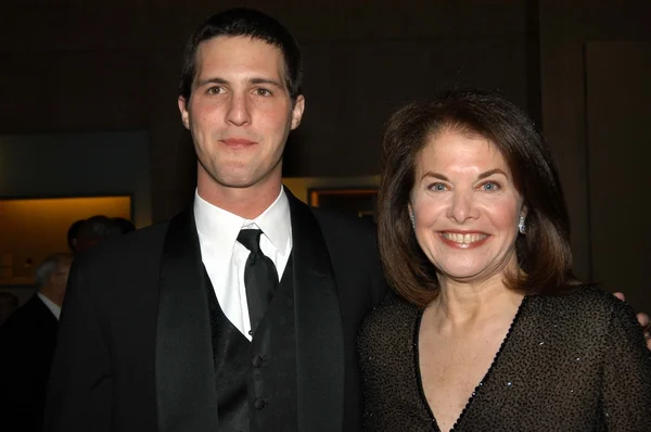Sherry Lansing and son Cedric — Stock Photo, Image