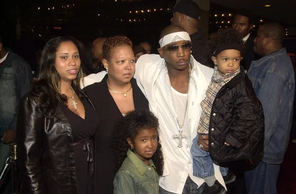 Ja rule och familj — Stockfoto