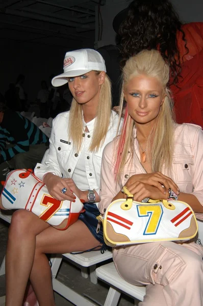 Nicky i paris hilton — Zdjęcie stockowe