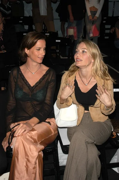 Rachel Griffiths and Sarah Wynter — Stock Photo, Image
