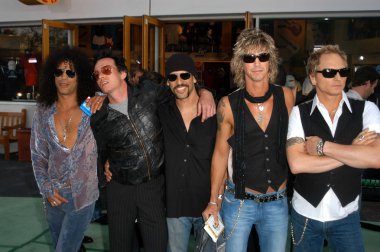 Kaynak eğik çizgi, scott weiland, dave kushner, duff mckagan ve matt sorum