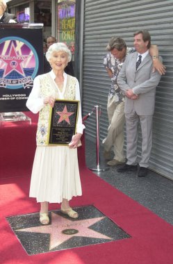 Betty garrett alır onun yıldızı jeff olarak Şöhret Kaldırımı Tarih ve beau bridges bak