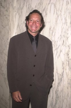 Steve Guttenberg