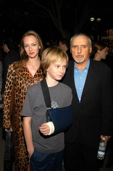 Dennis hopper mit frau victoria und sohn — Stockfoto