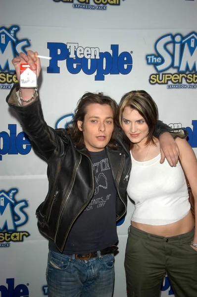 Edward furlong i dziewczyna liz opłaty — Zdjęcie stockowe