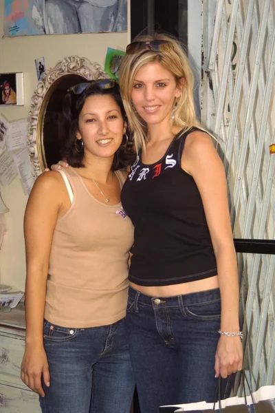 amy ile tasarımcı chrissy azzaro allen