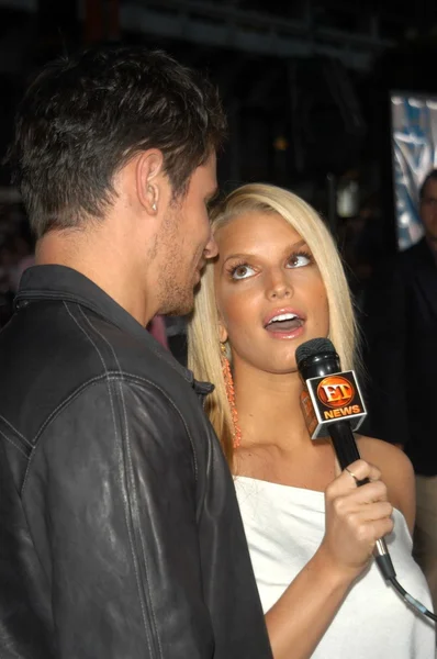 Nick Lachey and Jessica Simpson — Stock Photo, Image