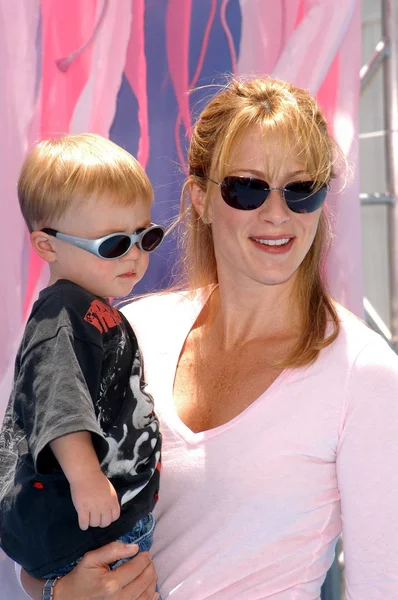 Lauren holly och sone alexander — Stockfoto