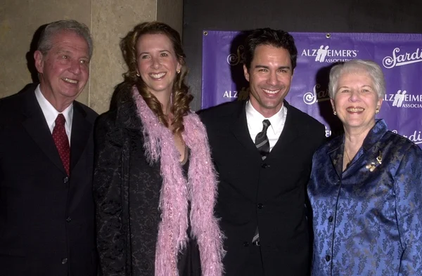 Eric McCormack and wife and parents — Stock Photo, Image