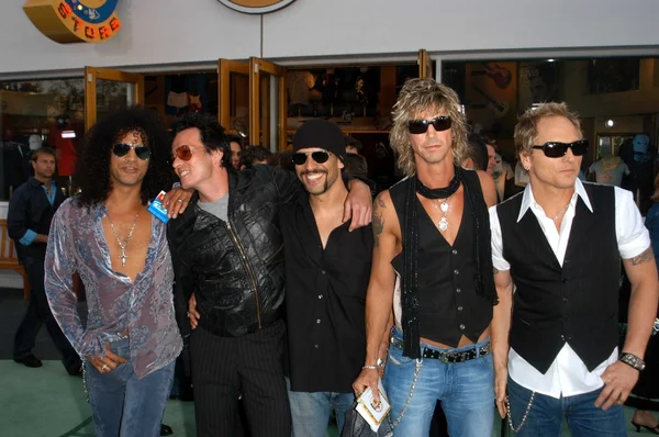 Slash, Scott Weiland, Dave Kushner, Duff McKagan and Matt Sorum — Stock Photo, Image