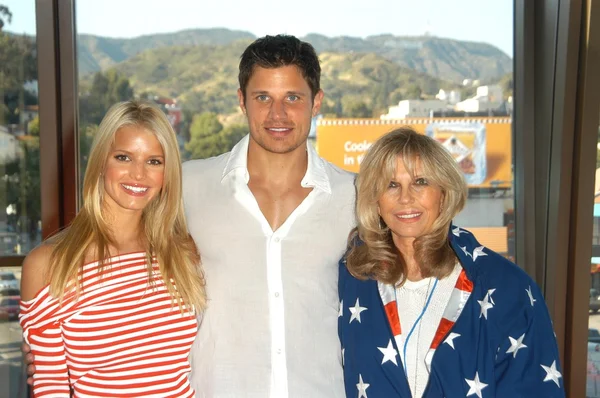 Jessica Simpson, Nick Lachey et Nancy Sinatra — Photo